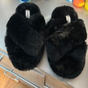 Steve Madden size 9-10 black furry soft slippers. Never worn.